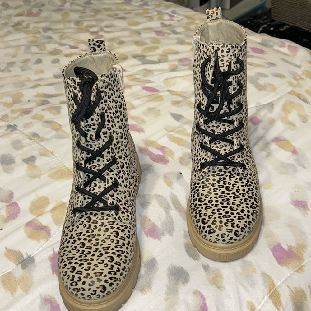Serra Leopard cheetah print Hiking Boots